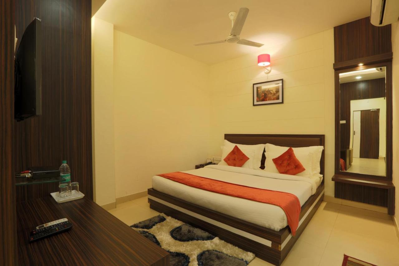 Hotel Premiere Villa Varanasi Exterior photo